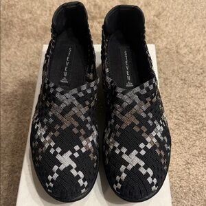 Steven By Steve Madden Black and Silver Wedges